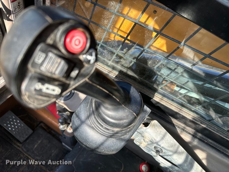 image for item DX3531 2013 Case SV300 skid steer loader