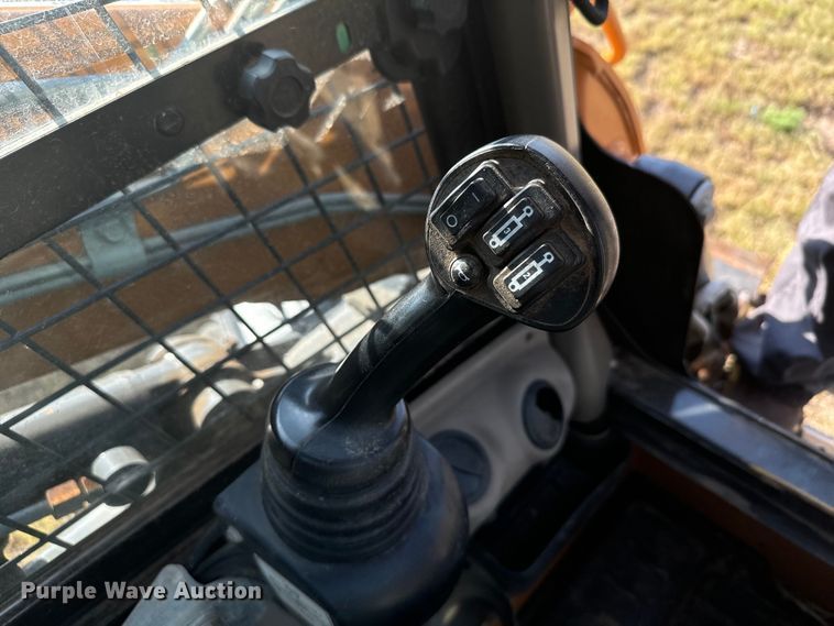 image for item DX3531 2013 Case SV300 skid steer loader