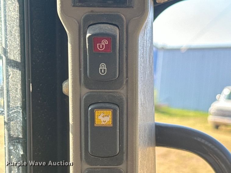 image for item DX3531 2013 Case SV300 skid steer loader