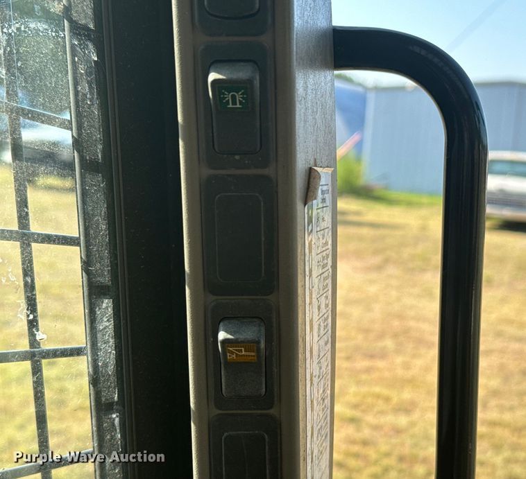 image for item DX3531 2013 Case SV300 skid steer loader