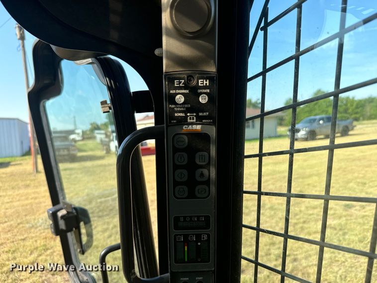 image for item DX3531 2013 Case SV300 skid steer loader