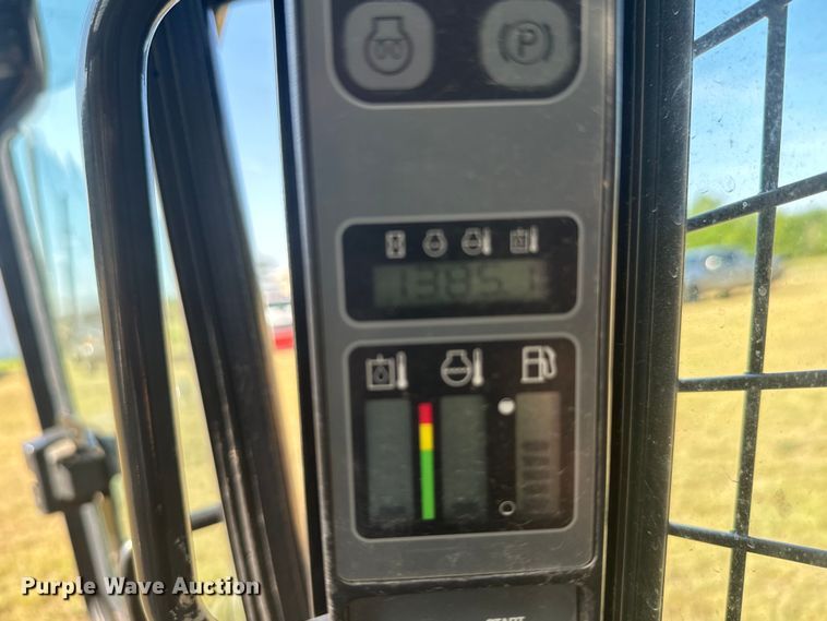 image for item DX3531 2013 Case SV300 skid steer loader