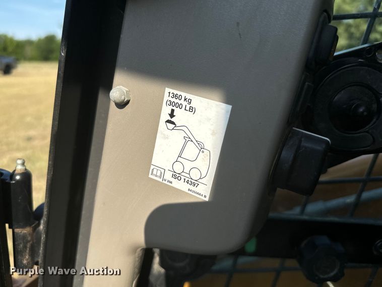 image for item DX3531 2013 Case SV300 skid steer loader