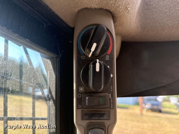 image for item DX3531 2013 Case SV300 skid steer loader