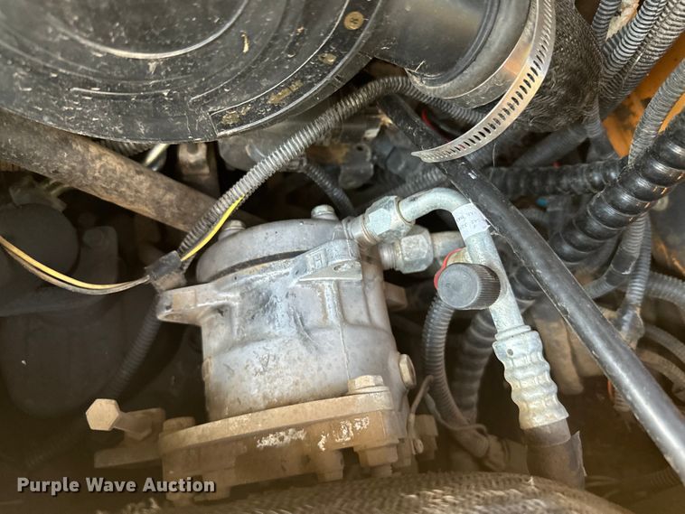 image for item DX3531 2013 Case SV300 skid steer loader