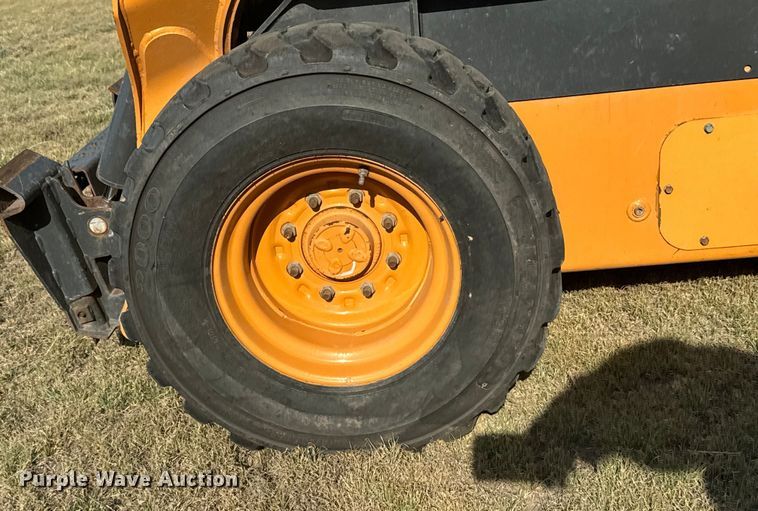 image for item DX3531 2013 Case SV300 skid steer loader