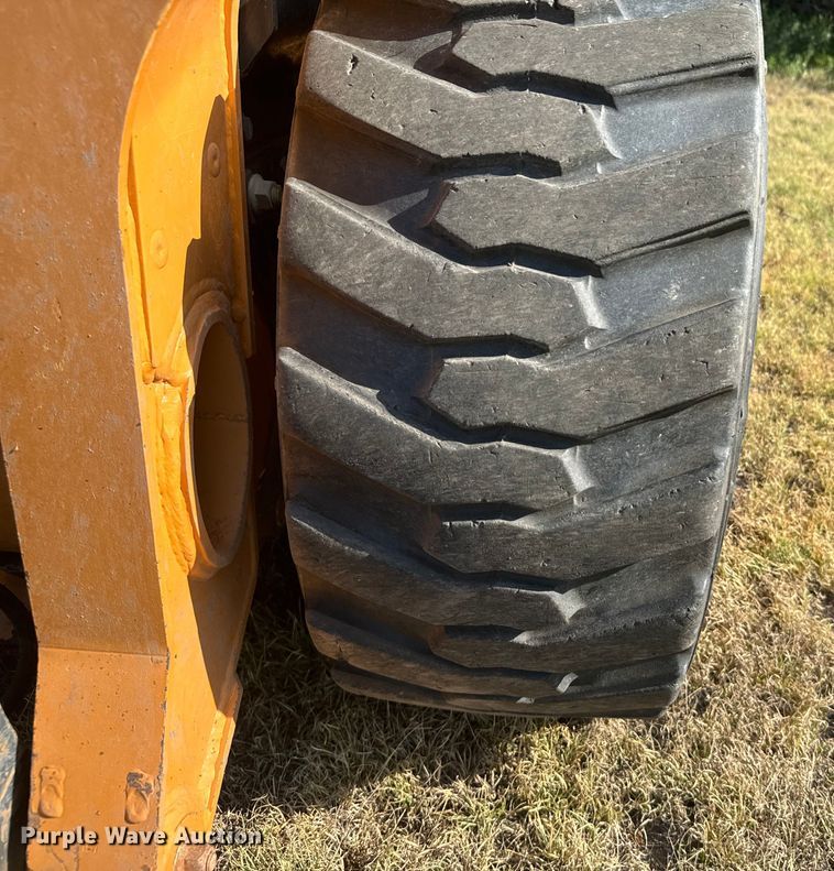 image for item DX3531 2013 Case SV300 skid steer loader