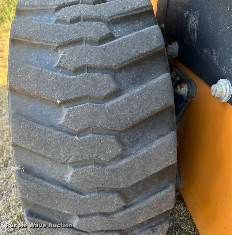 image for item DX3531 2013 Case SV300 skid steer loader