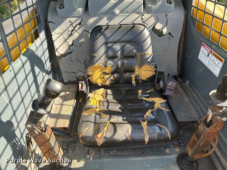 image for item DX3532 2005 Gehl 5640 Turbo skid steer loader