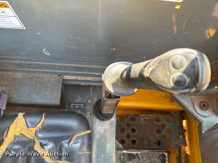 image for item DX3532 2005 Gehl 5640 Turbo skid steer loader