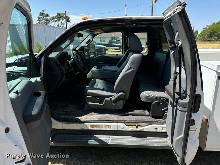image for item DX3541 2013 Ford F550 Super Duty XL SuperCab utility / service truck