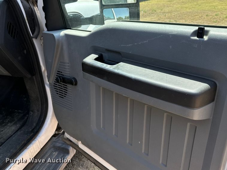 image for item DX3541 2013 Ford F550 Super Duty XL SuperCab utility / service truck