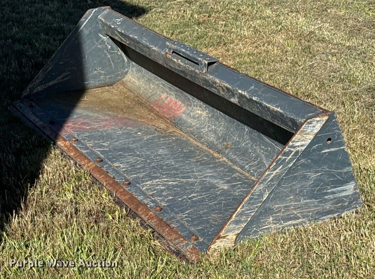 image for item DX3619 Skid steer bucket