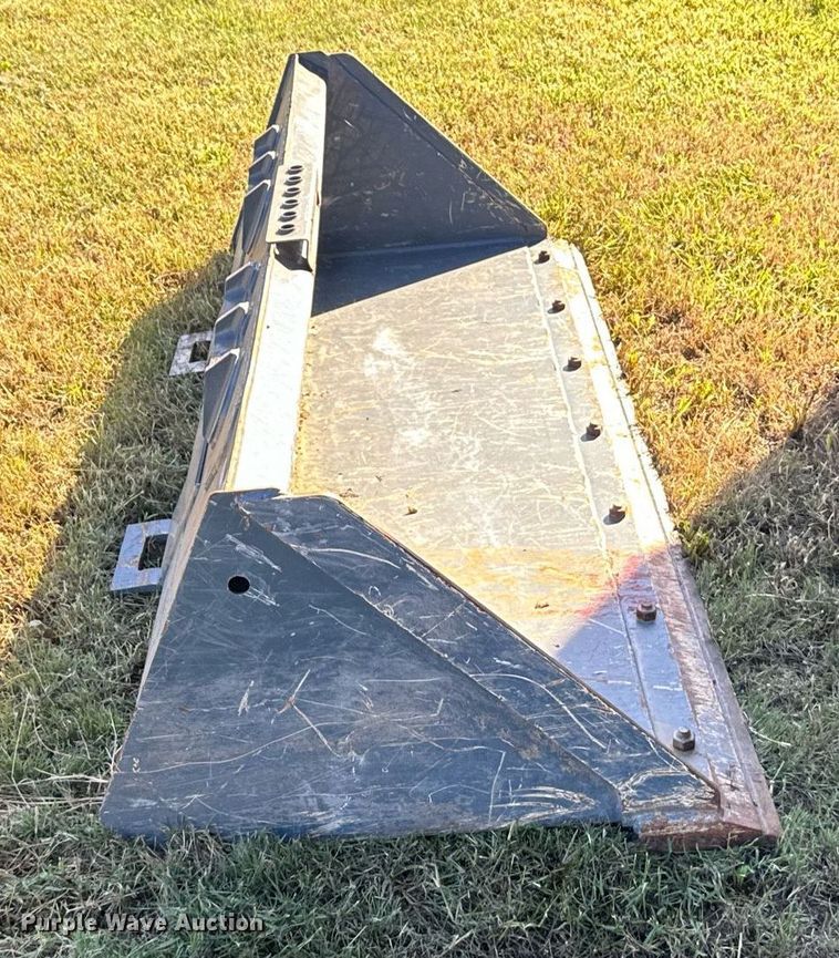 image for item DX3619 Skid steer bucket