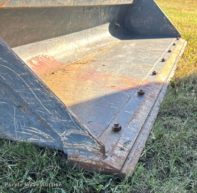 image for item DX3619 Skid steer bucket