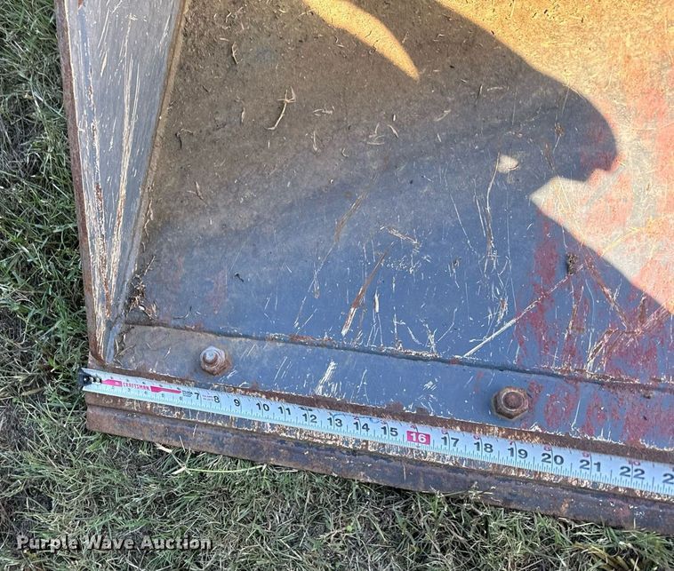 image for item DX3619 Skid steer bucket