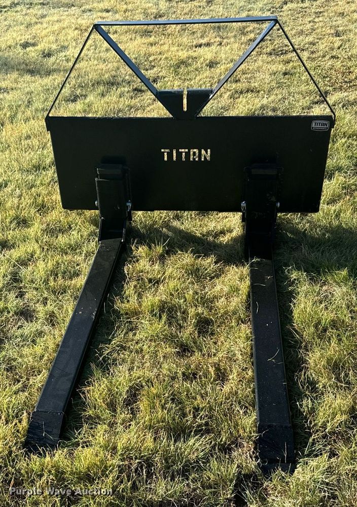 image for item DX3627 Titan skid steer forks