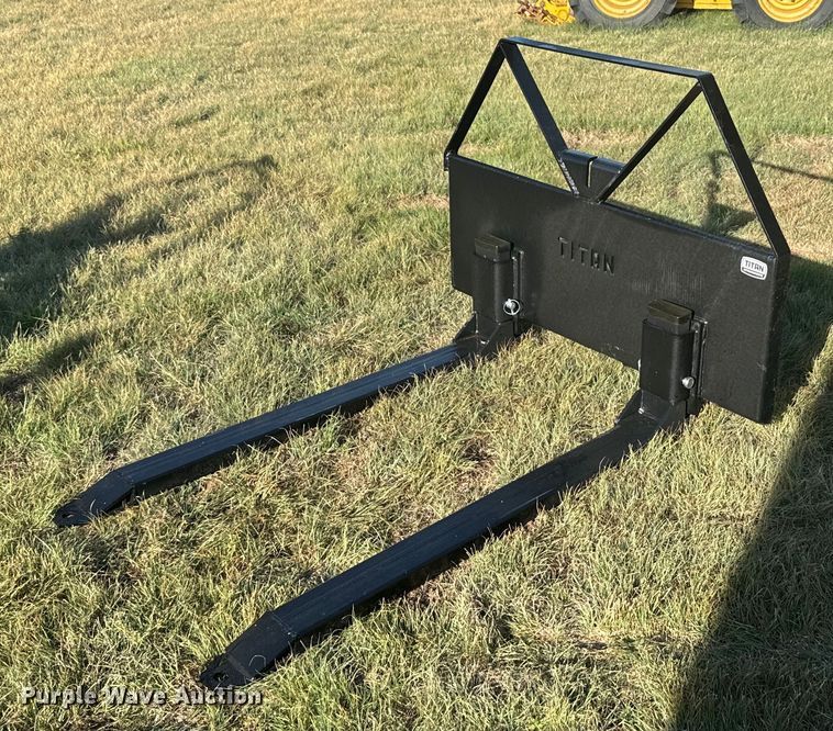 image for item DX3629 Titan skid steer forks