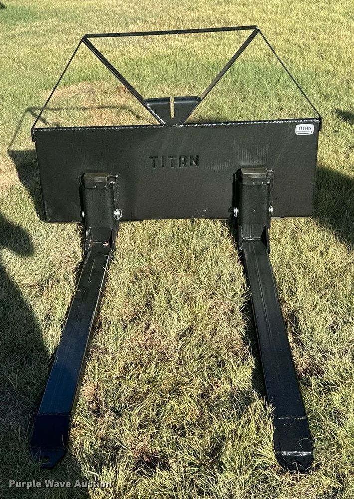 image for item DX3629 Titan skid steer forks