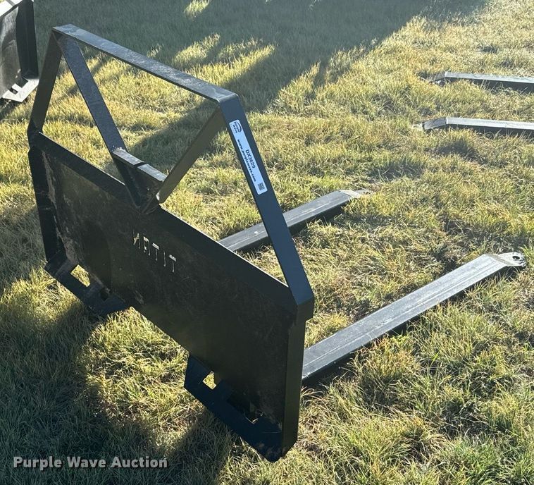 image for item DX3629 Titan skid steer forks