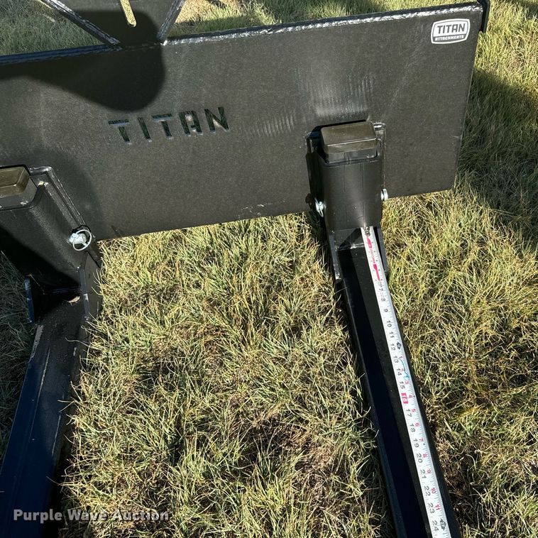 image for item DX3629 Titan skid steer forks