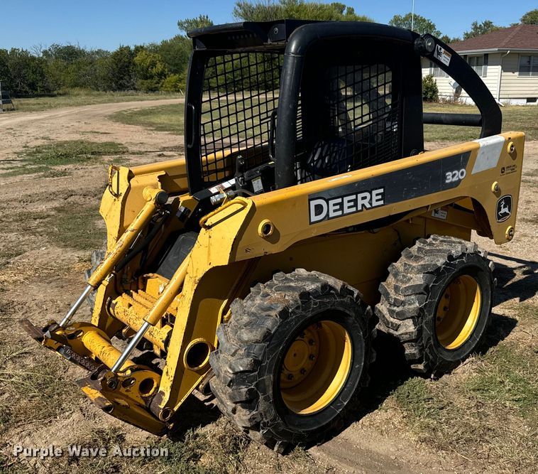 image for item DX3633 2005 John Deere 320 skid steer loader