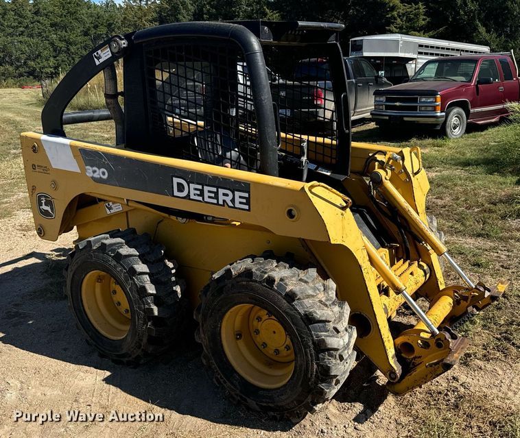 image for item DX3633 2005 John Deere 320 skid steer loader