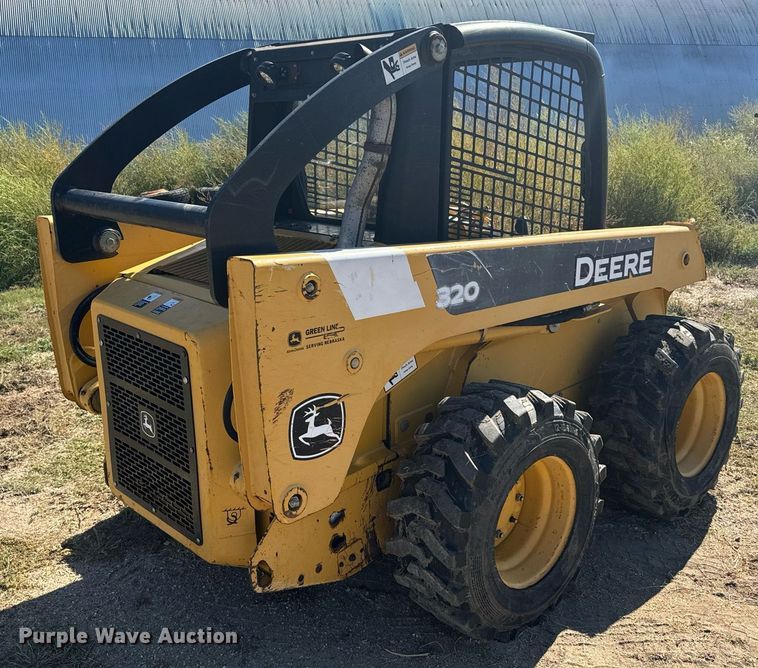 image for item DX3633 2005 John Deere 320 skid steer loader