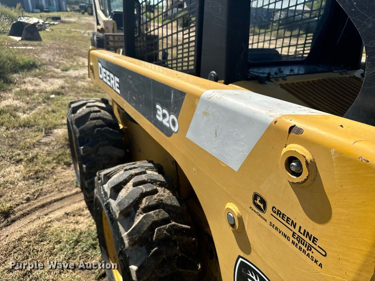 image for item DX3633 2005 John Deere 320 skid steer loader