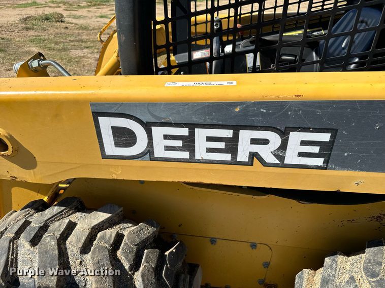 image for item DX3633 2005 John Deere 320 skid steer loader