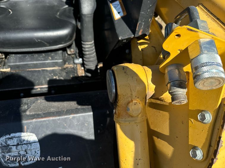 image for item DX3633 2005 John Deere 320 skid steer loader