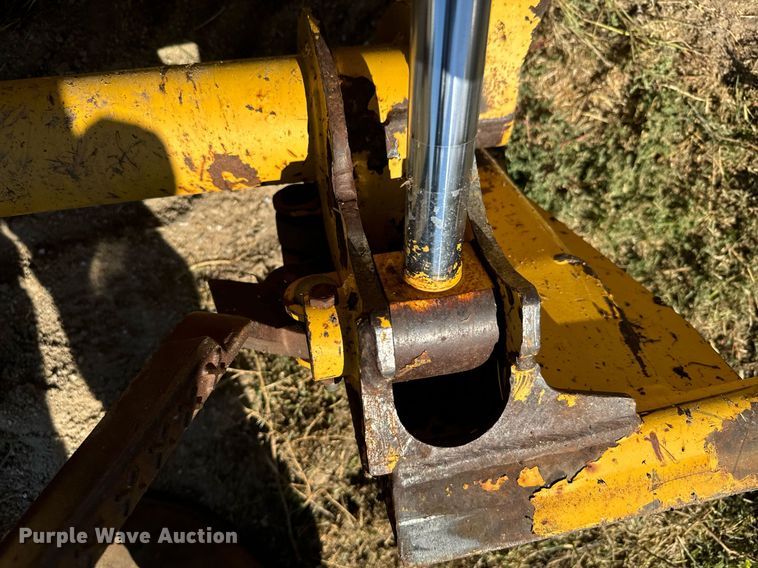 image for item DX3633 2005 John Deere 320 skid steer loader