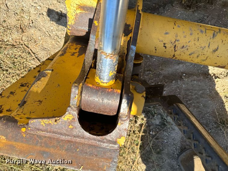 image for item DX3633 2005 John Deere 320 skid steer loader