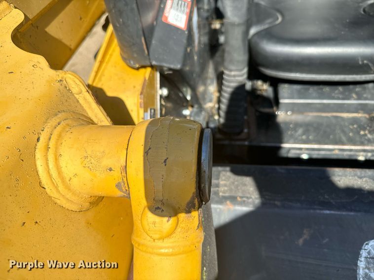 image for item DX3633 2005 John Deere 320 skid steer loader