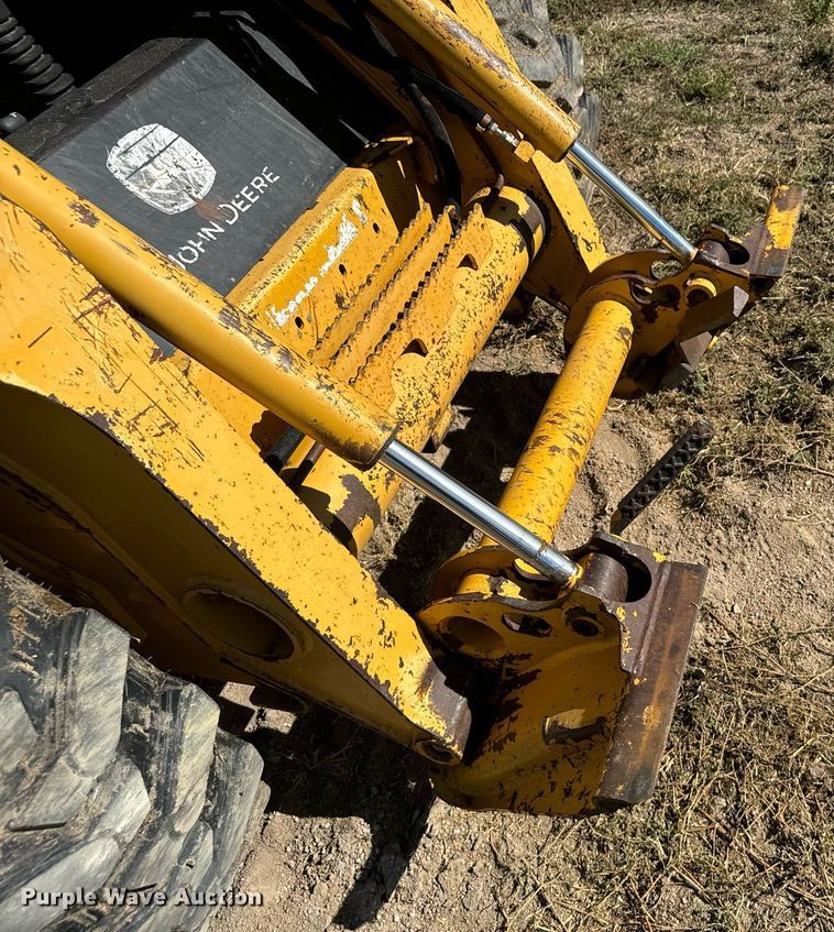 image for item DX3633 2005 John Deere 320 skid steer loader