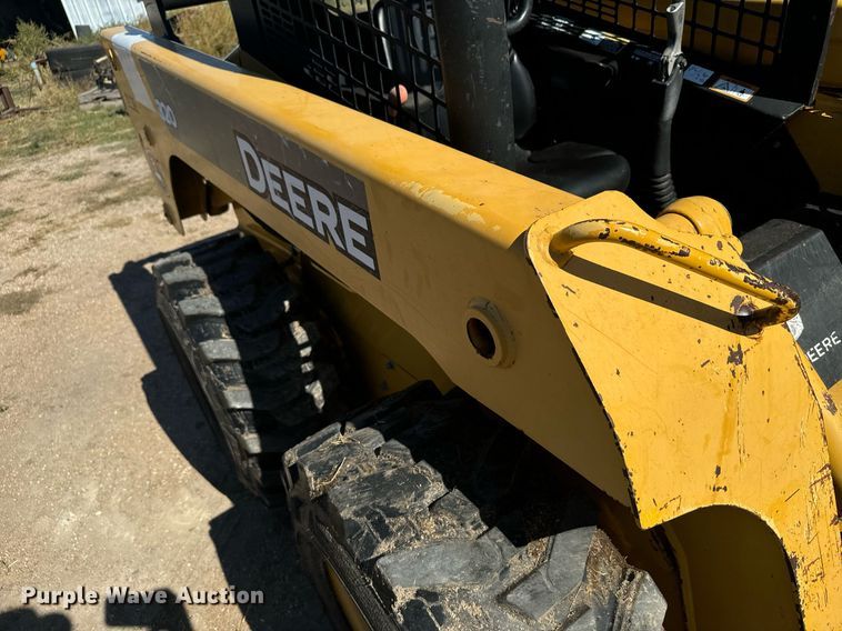 image for item DX3633 2005 John Deere 320 skid steer loader