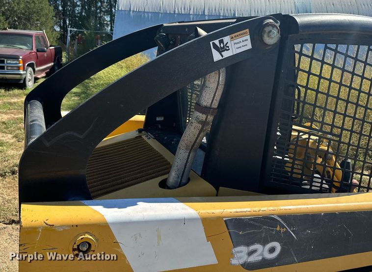 image for item DX3633 2005 John Deere 320 skid steer loader