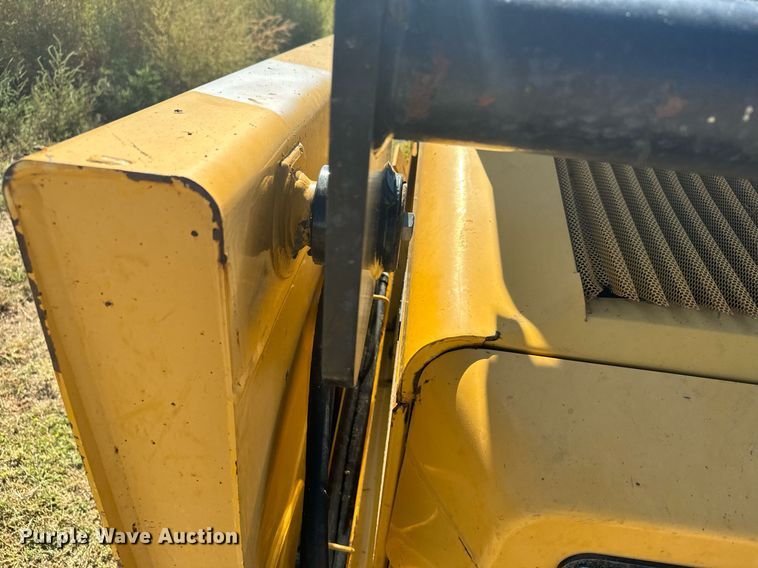 image for item DX3633 2005 John Deere 320 skid steer loader