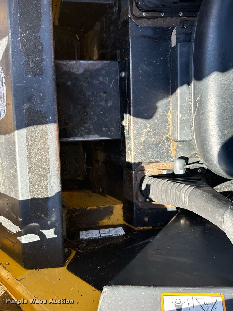 image for item DX3633 2005 John Deere 320 skid steer loader