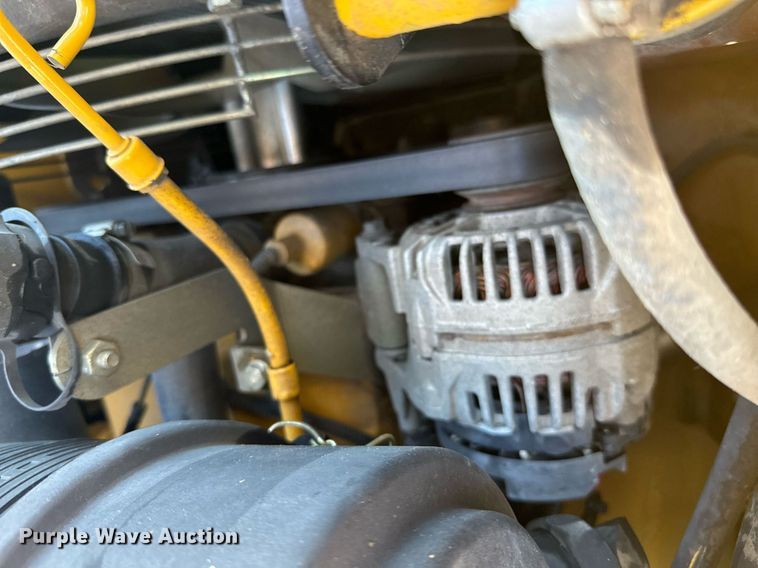 image for item DX3633 2005 John Deere 320 skid steer loader