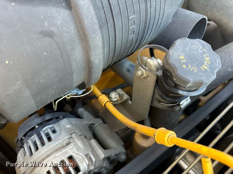 image for item DX3633 2005 John Deere 320 skid steer loader