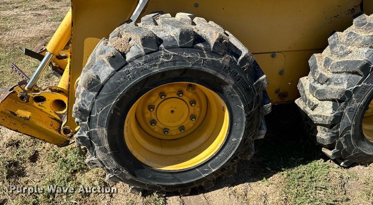 image for item DX3633 2005 John Deere 320 skid steer loader