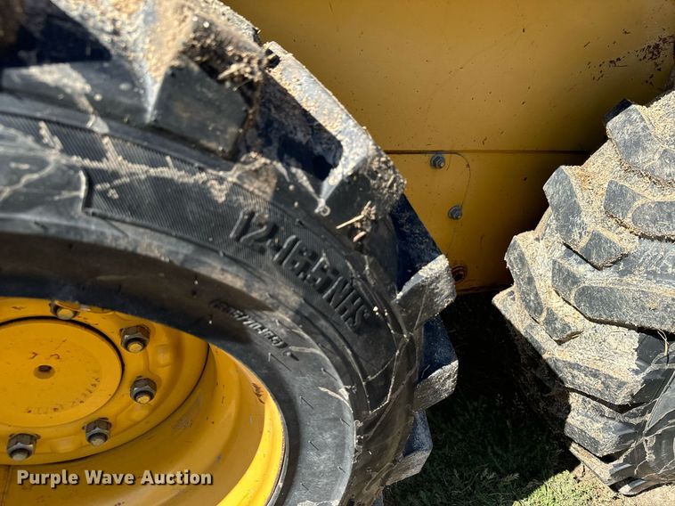 image for item DX3633 2005 John Deere 320 skid steer loader