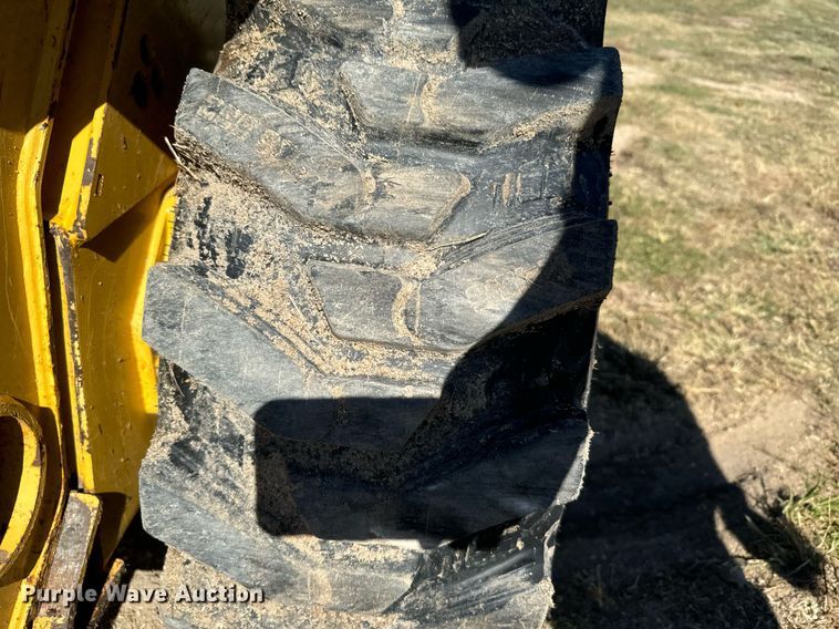 image for item DX3633 2005 John Deere 320 skid steer loader