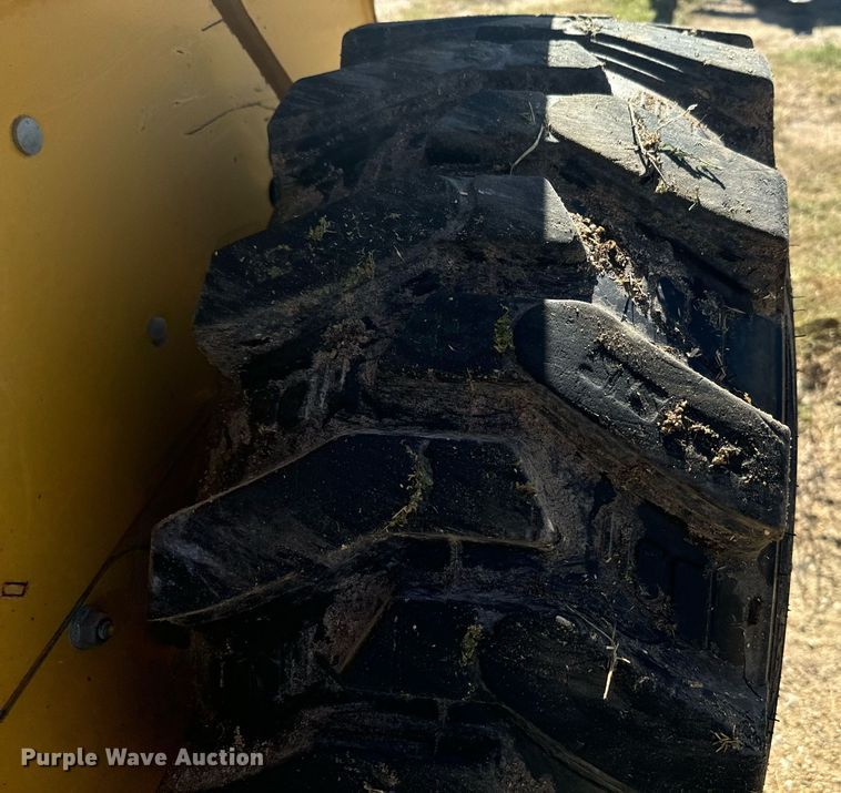 image for item DX3633 2005 John Deere 320 skid steer loader