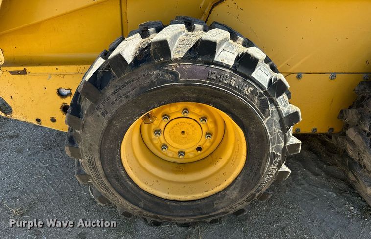 image for item DX3633 2005 John Deere 320 skid steer loader