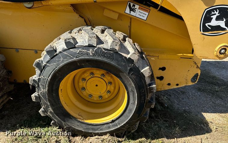 image for item DX3633 2005 John Deere 320 skid steer loader