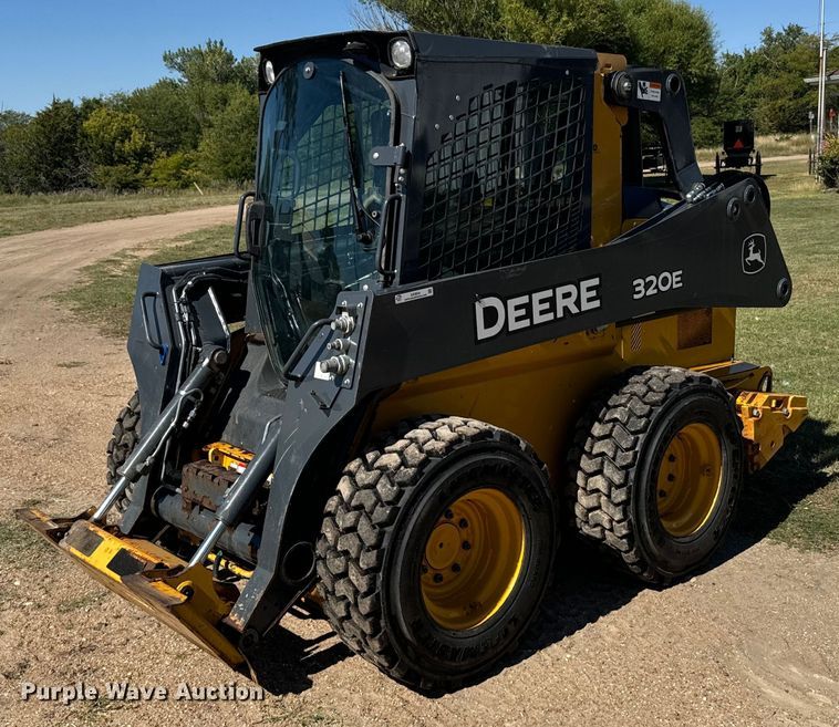 image for item DX3634 2015 John Deere 320E skid steer loader