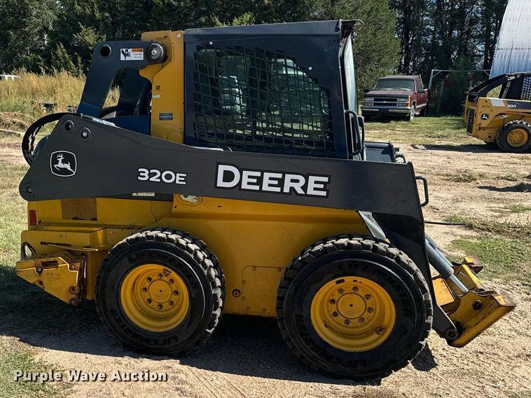 image for item DX3634 2015 John Deere 320E skid steer loader