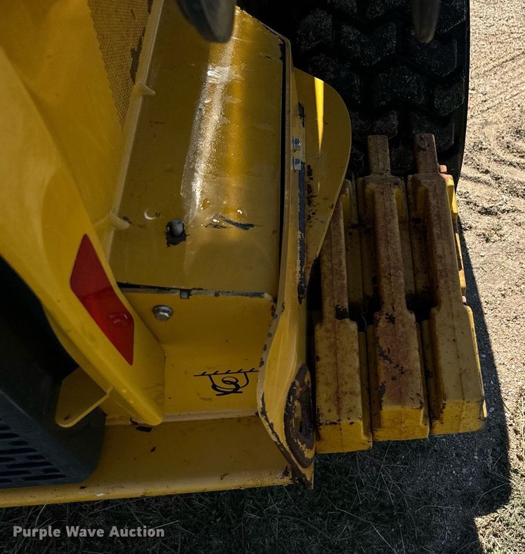 image for item DX3634 2015 John Deere 320E skid steer loader